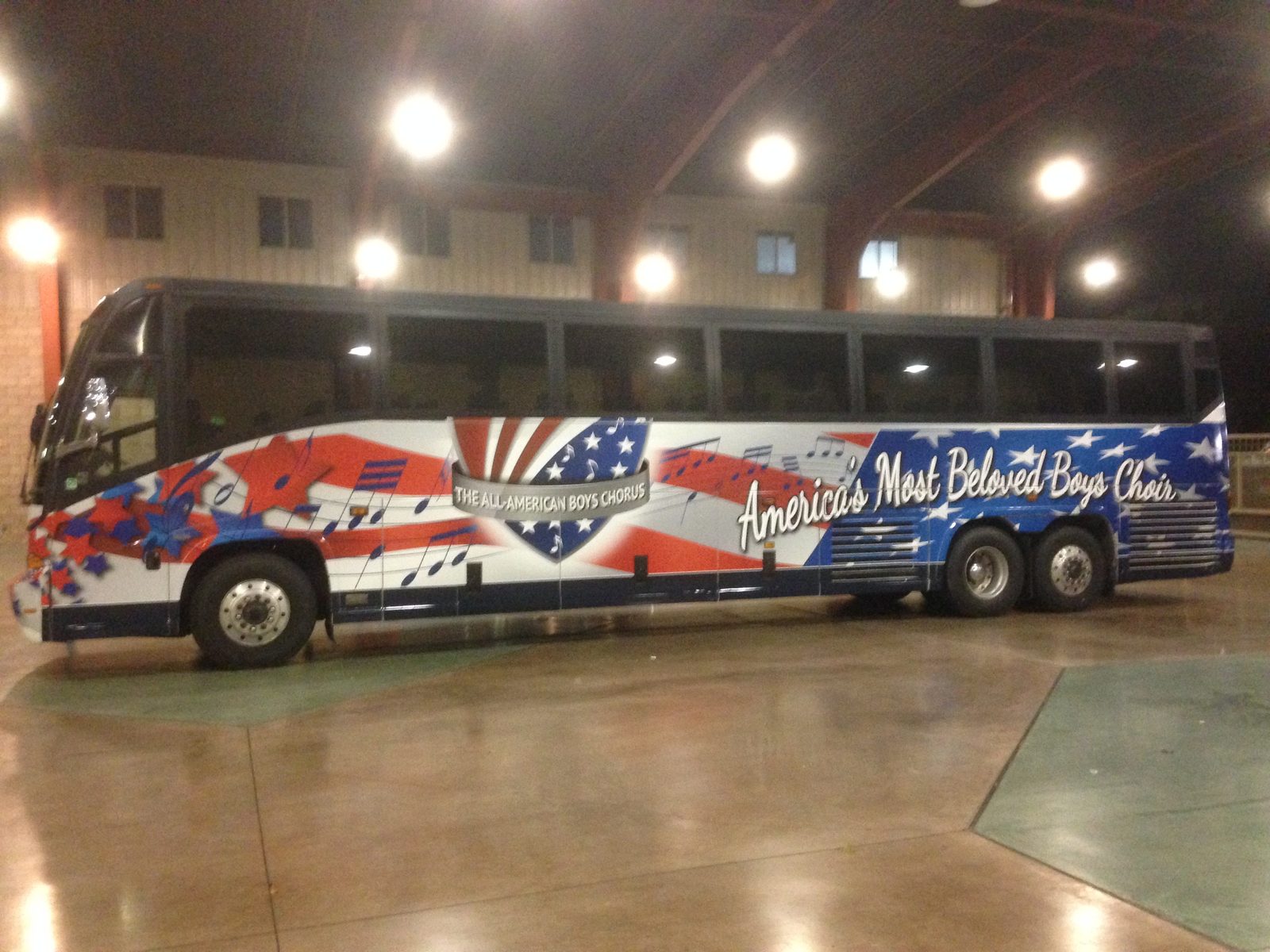Touring motorcoach full wrap, driver side